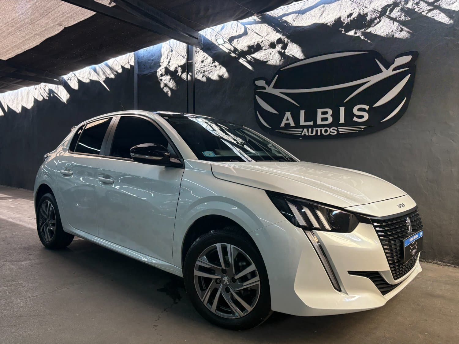 Peugeot 208 feline at 