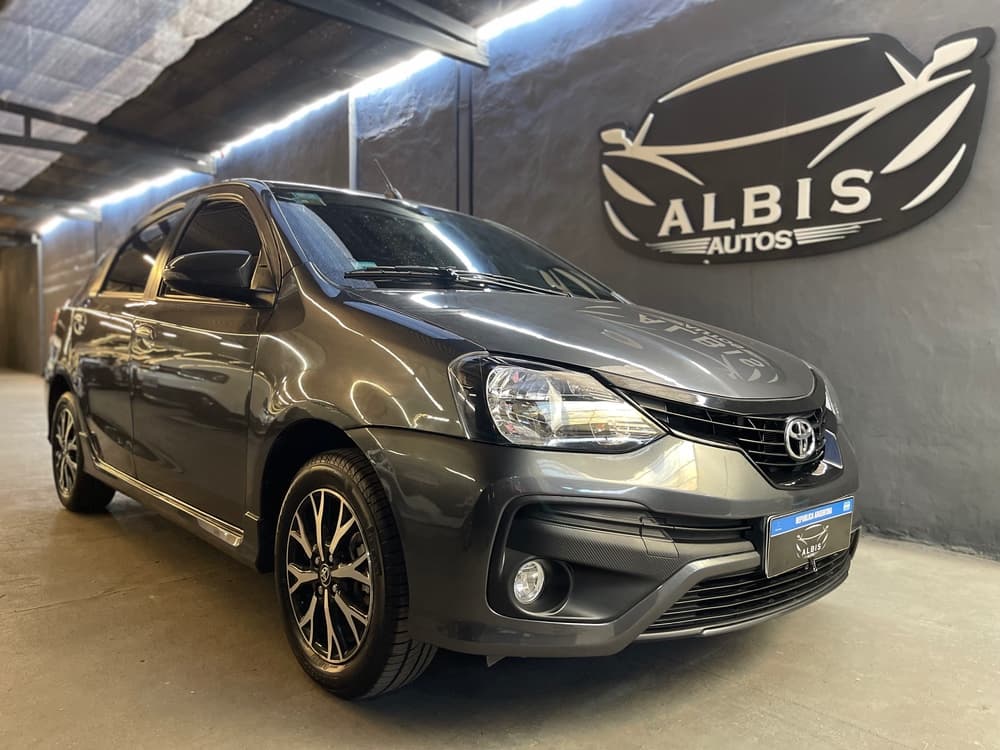Toyota etios xls sedan